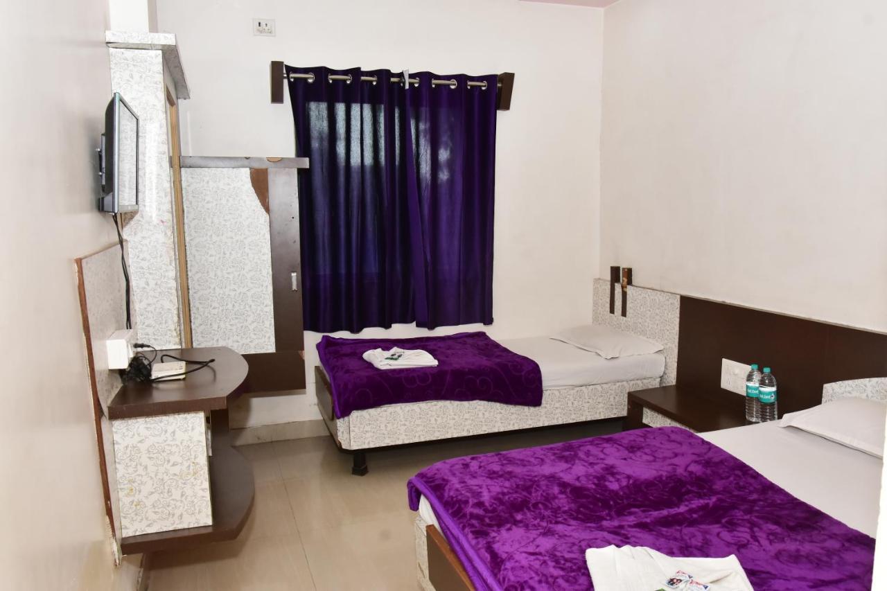Hotel Temple Sai شيردي المظهر الخارجي الصورة
