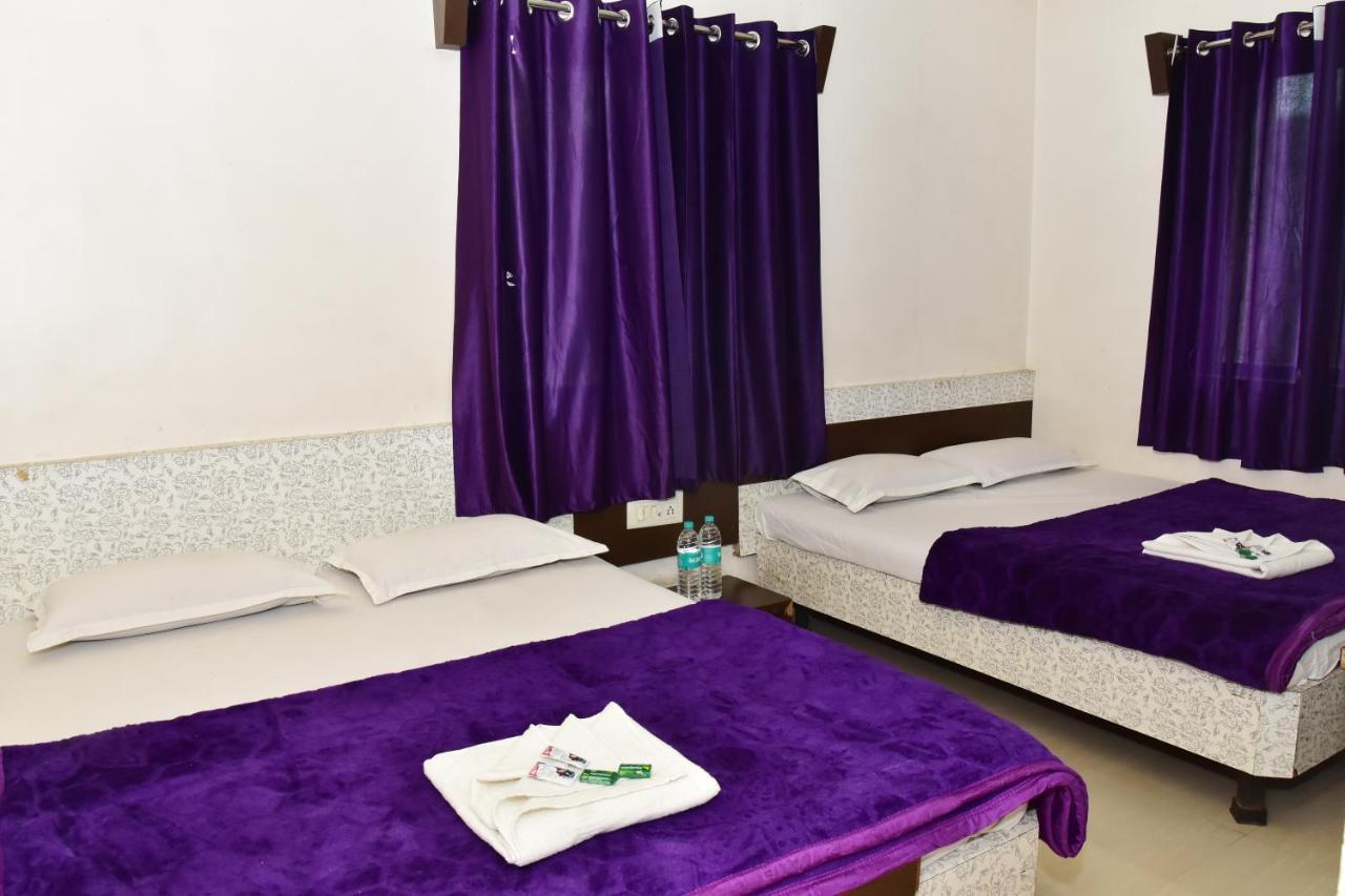 Hotel Temple Sai شيردي المظهر الخارجي الصورة