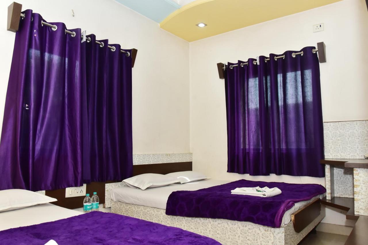 Hotel Temple Sai شيردي المظهر الخارجي الصورة