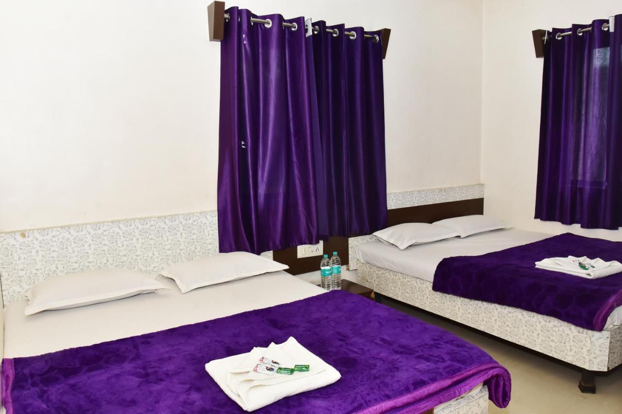 Hotel Temple Sai شيردي المظهر الخارجي الصورة