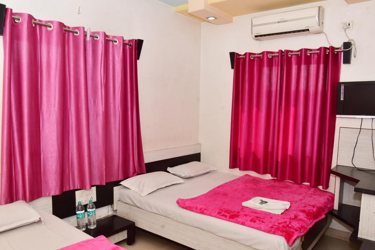 Hotel Temple Sai شيردي المظهر الخارجي الصورة