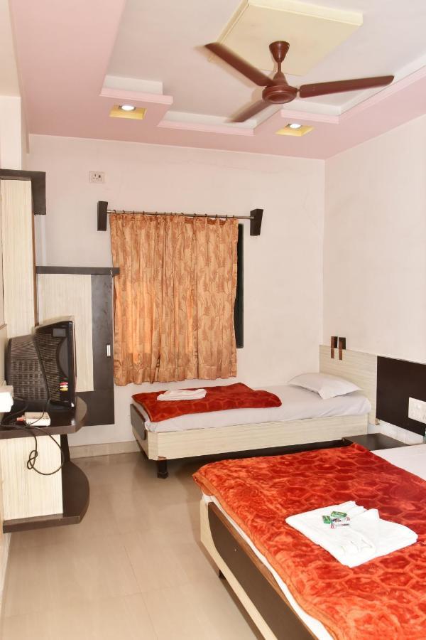 Hotel Temple Sai شيردي المظهر الخارجي الصورة
