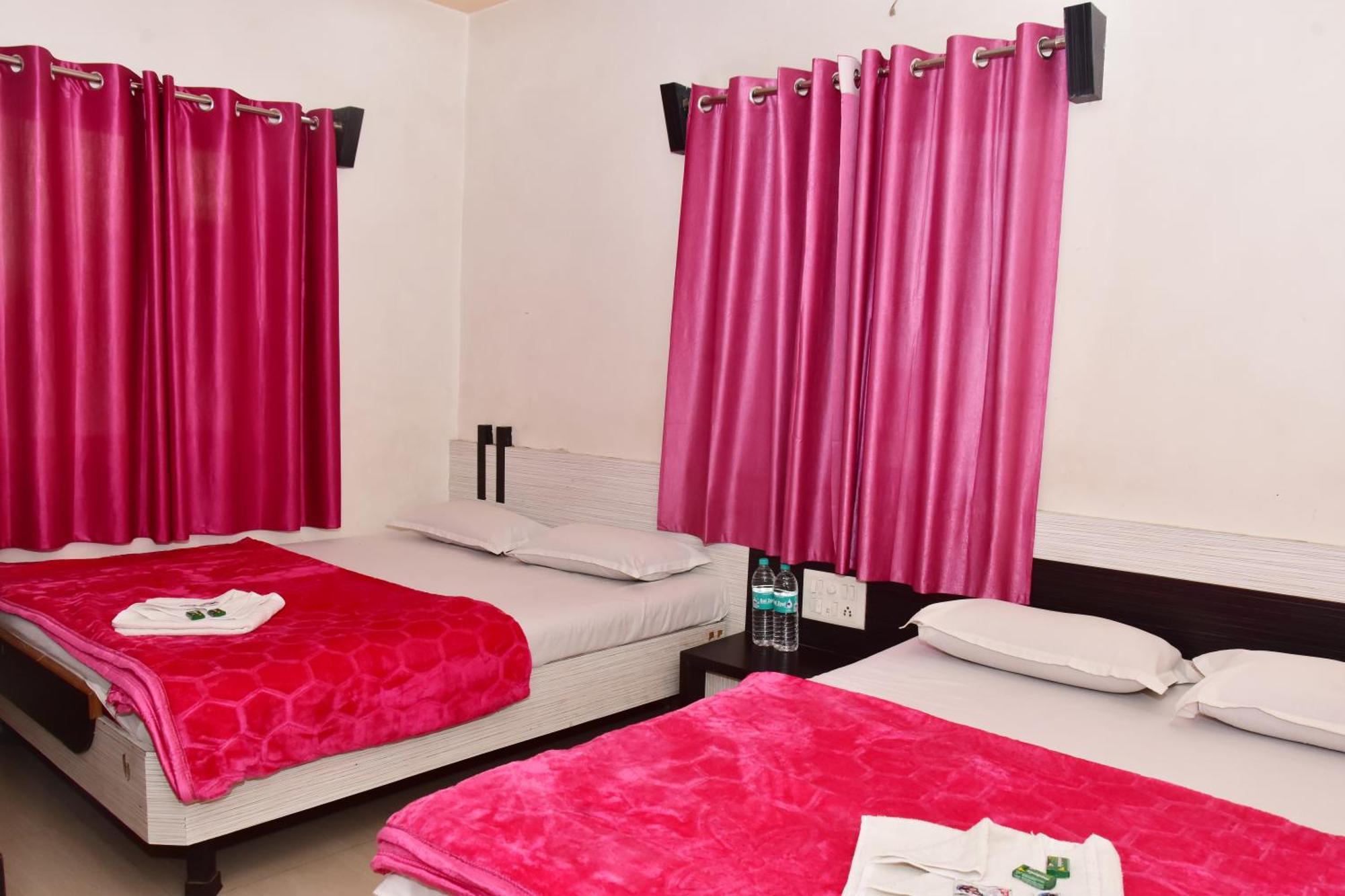 Hotel Temple Sai شيردي المظهر الخارجي الصورة